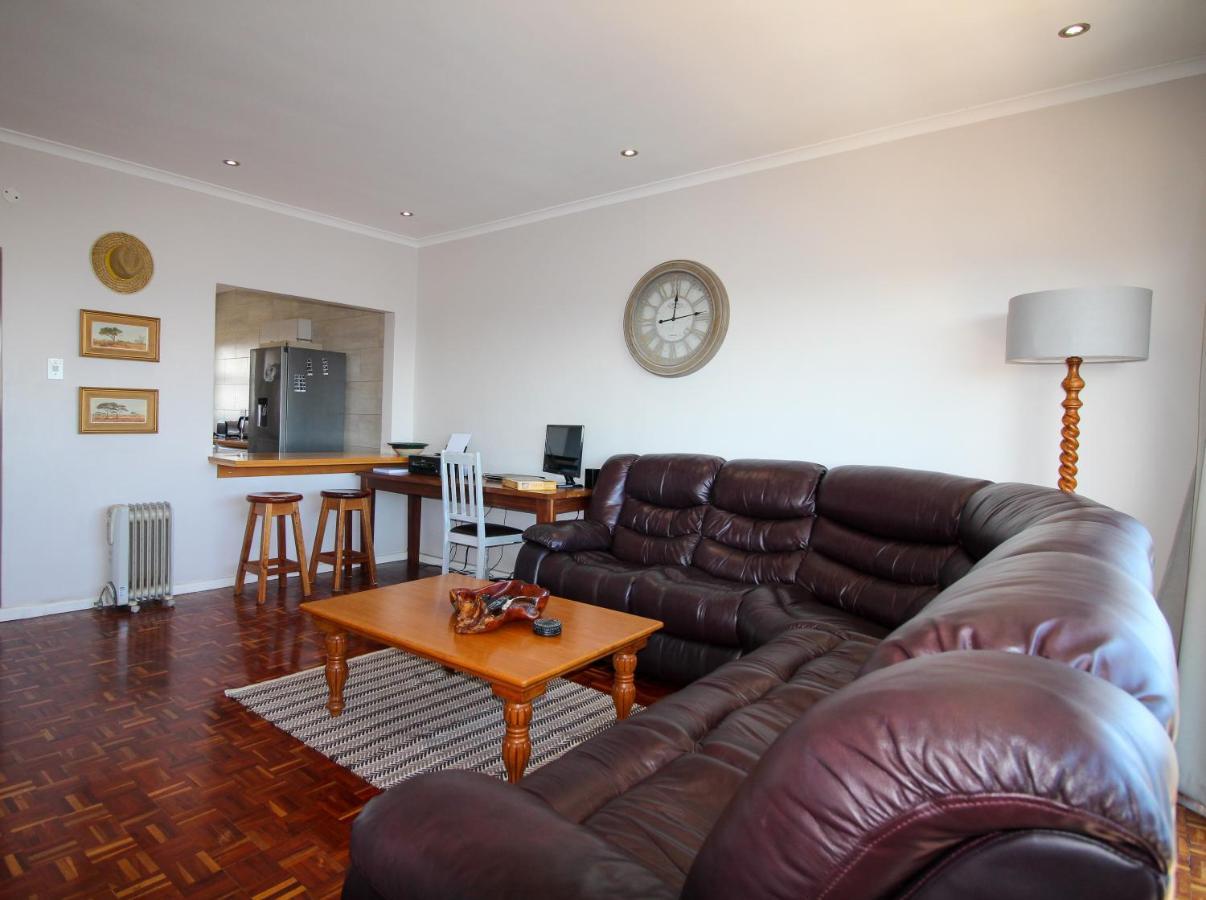 Westward Ho Apartment 13 * Cape Town